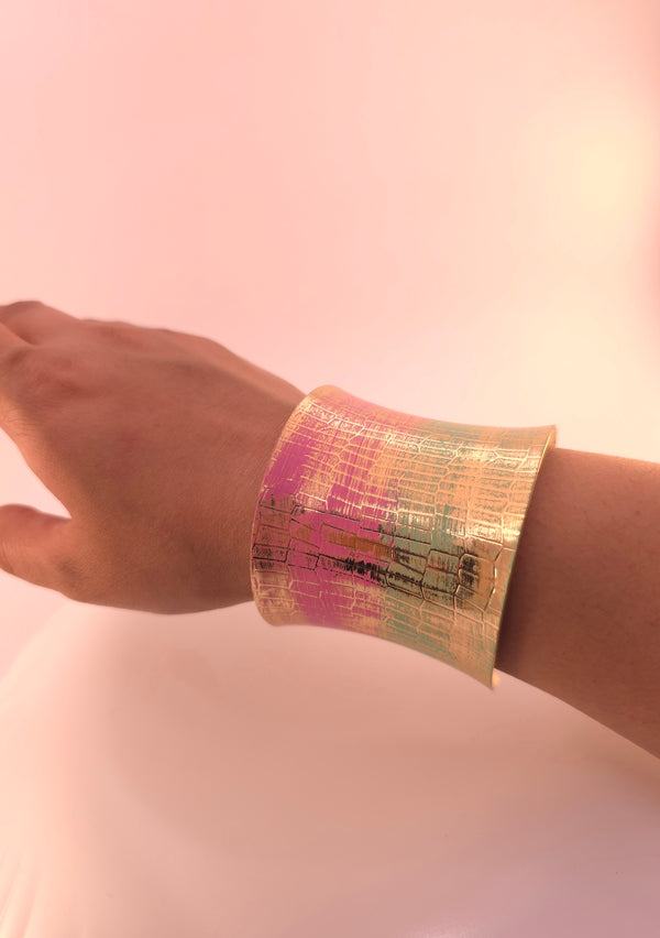 Elegant Curve Wrap Gold Hand Cuff