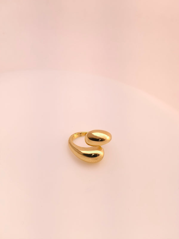 Luxe Fluid Wave Ring