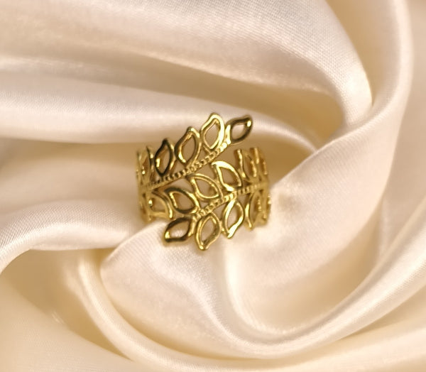 Eterna Leaf Band Ring