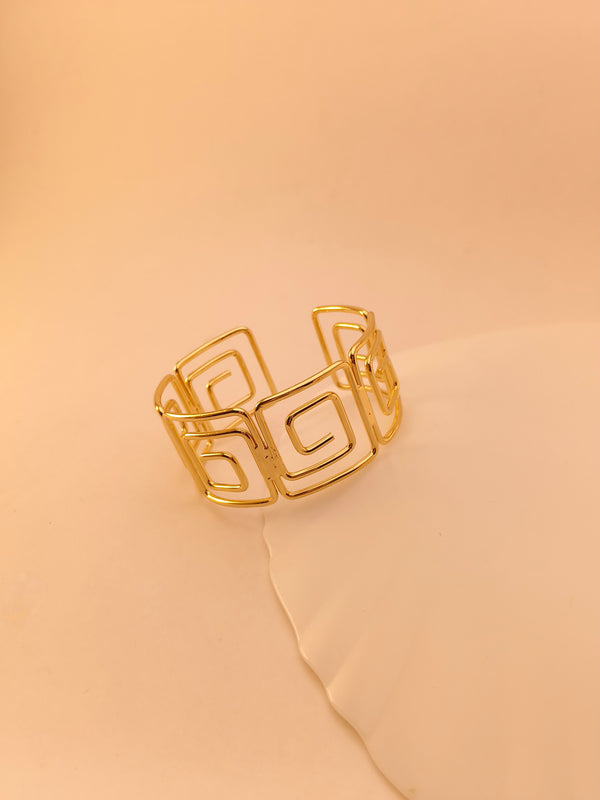 MInimal Hollow Pattern Statement Cuff